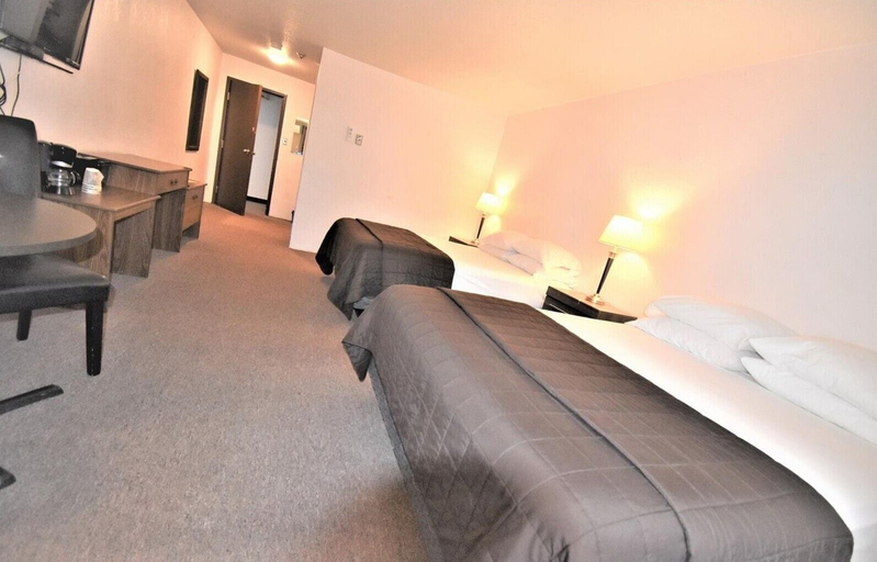 Room 2, Willowbend Hotel, Division No. 4