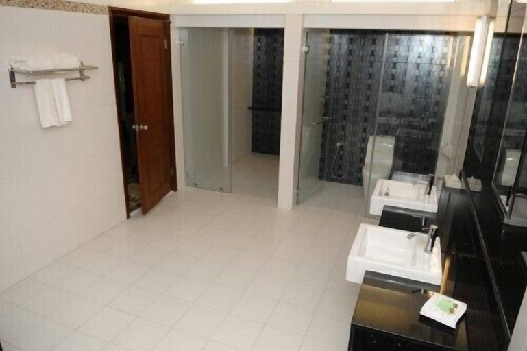 Bathroom 5, Hotel Seri Malaysia Lawas, Lawas
