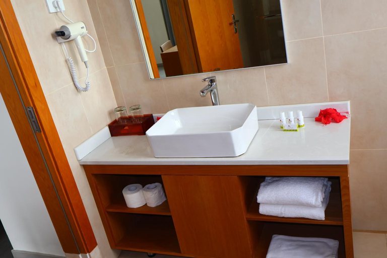 Bathroom 3, Nalagi Hotel, Ba