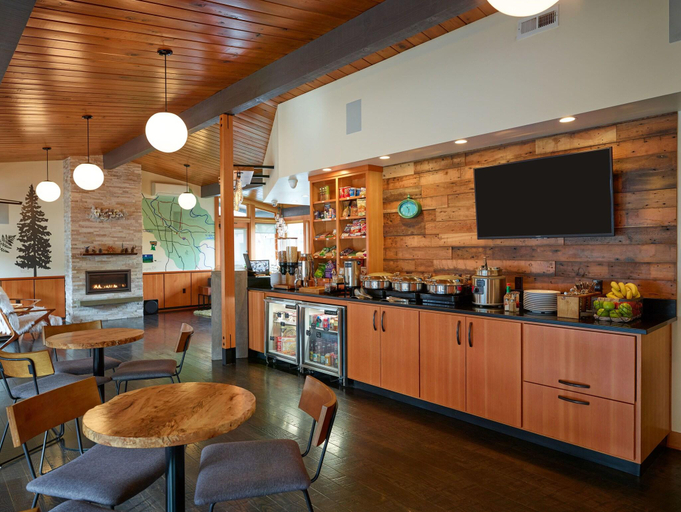 Food & Drinks 5, Timbers Motel, Lane