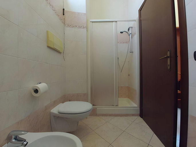 Bathroom 4, Hotel Ferrari, Rome