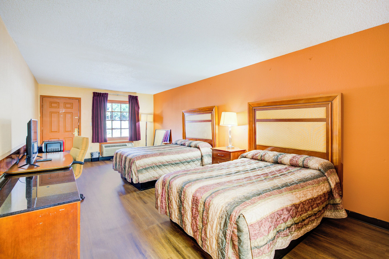 Room 2, Hotel O Deluxe Inn Kingstree Sc Hwy 52, Williamsburg