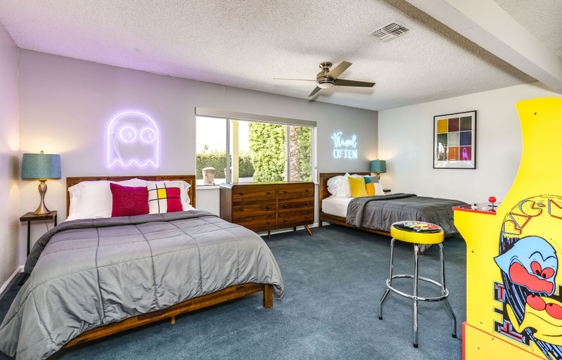 Room 5, Luring Palms Oasis, Riverside
