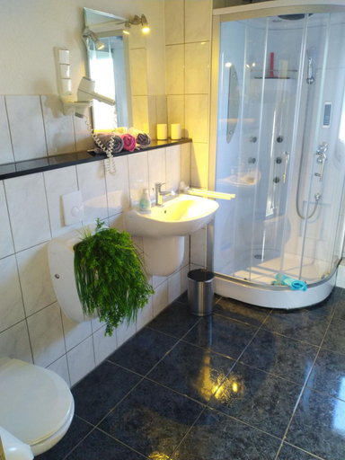 Bathroom 2, Ferienwohnung, Altenburger Land