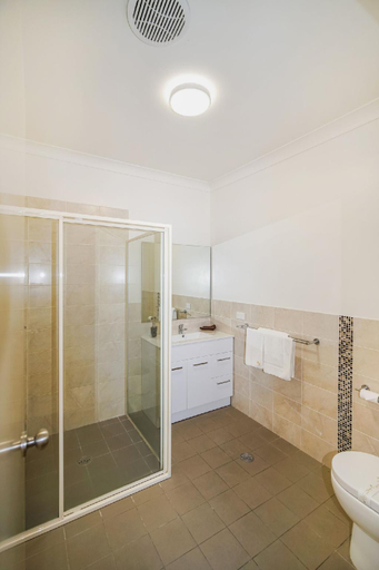 Bathroom 4, Black Gold, Lithgow