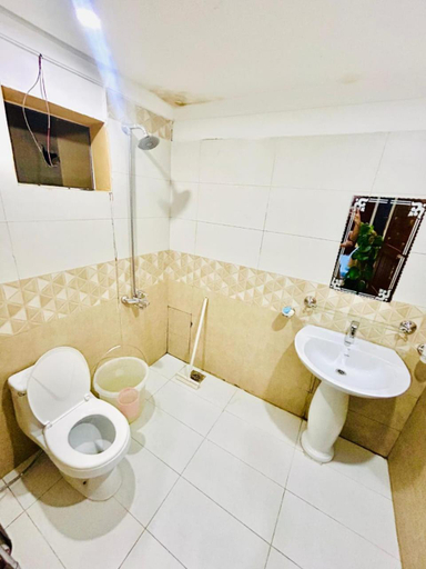Bathroom 4, Crown Inn Apartments, Rawalpindi
