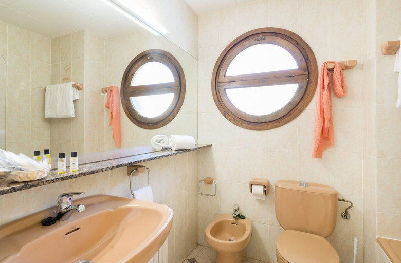 Bathroom 4, Ancora, Girona