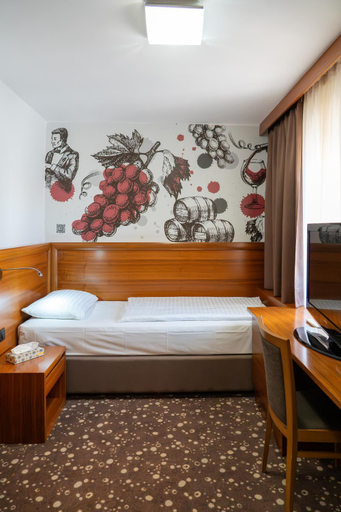 Bedroom 2, Hotel Piramida, Maribor