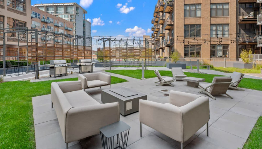 Room 5, Unbeatable Top Floor Views Central Modern, Cook