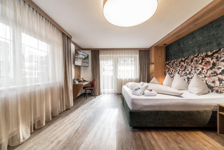 Bedroom 3, Kohlerhof - 4 Star Wellness & Active Hotel, Schwaz
