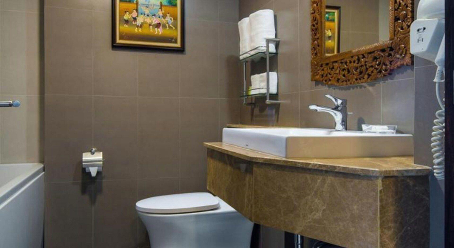 Bathroom 5, Aiyara Palace, Pattaya