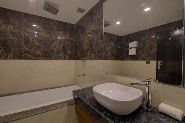 Bathroom, Comfort Inn Karnal, Karnal