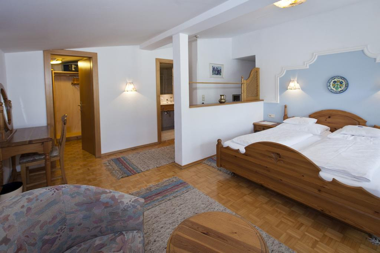 Bedroom 3, Tophotel Mein Almhof, Landeck