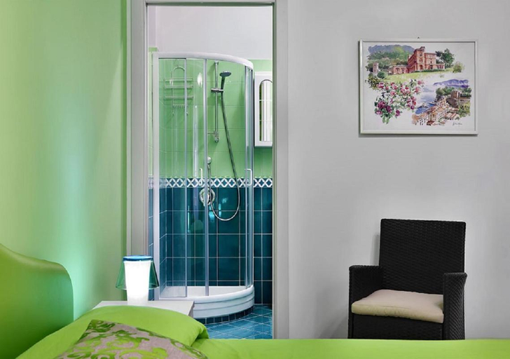 Bathroom 5, Central apartment Stella House, Napoli