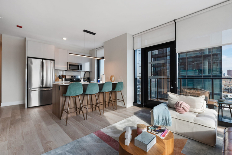 Room 1, Fulton Market Group Hub 2 Units Walk to Dining, Cook