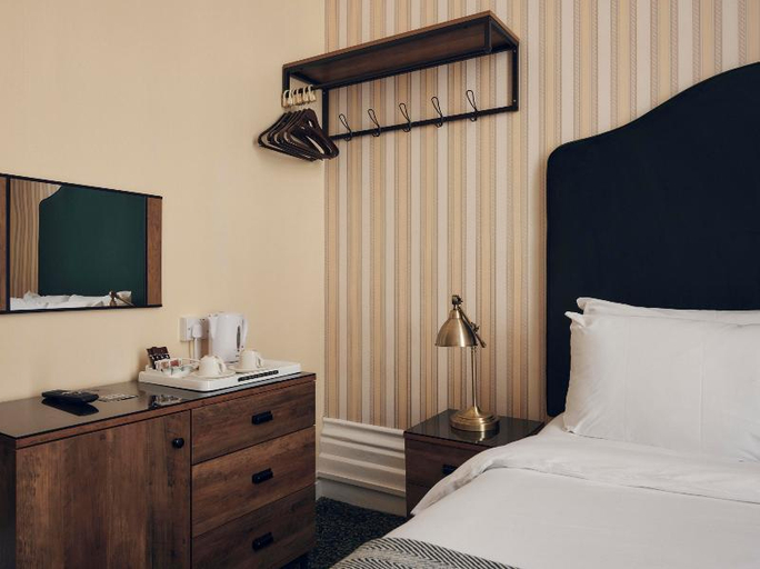 Bedroom 3, Columbia Hotel, London