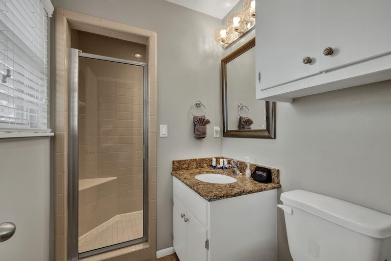 Bathroom 4, Cora Street Cottage, Gillespie