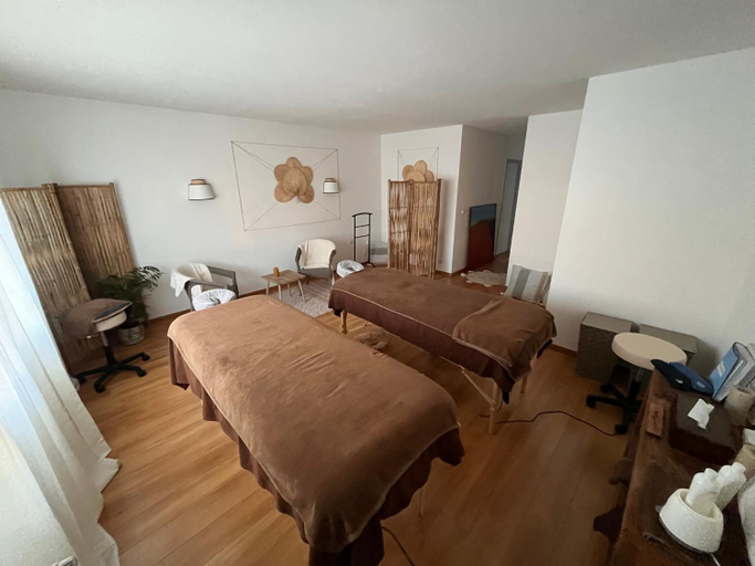 Bedroom 2, Maison Tournesol - Massages et Diner maison pres de Pau, Pyrénées-Atlantiques