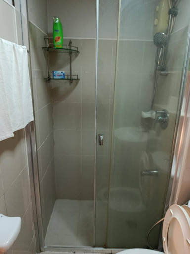 Bathroom 3, Modern Condo Retreat in Quezon City with Resort-Style Pool, Quezon City
