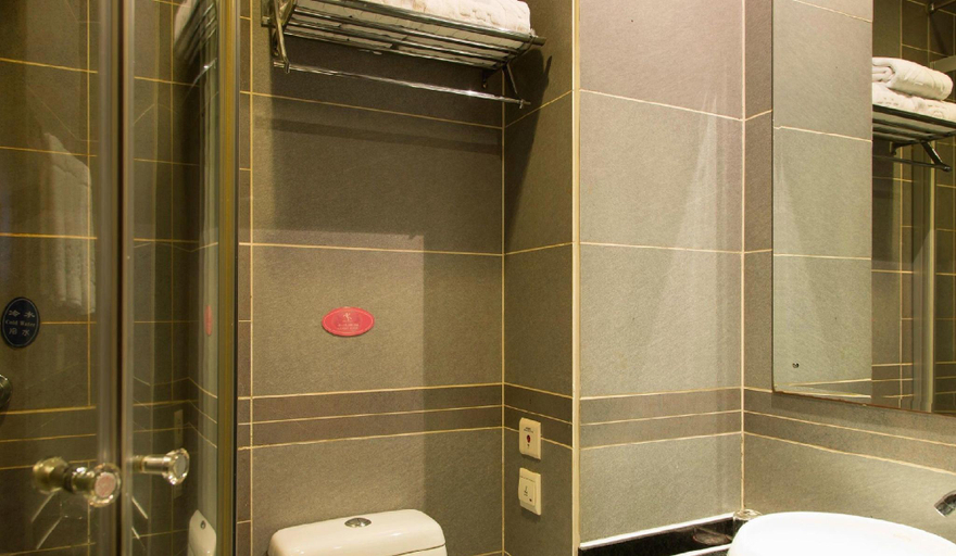 Bathroom 3, James Joyce Coffetel (Xi'an Dayanta Metro Station), Xi'an