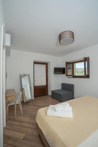 Bedroom 2, Le Querce Farmhouse, Salerno