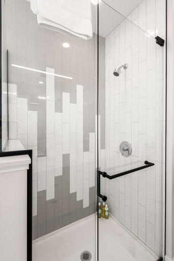 Bathroom 3, West Loop Charm Dining Nightlife Balcony, Cook