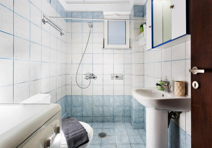 Shower, Kds Overlooking Chania, Crete