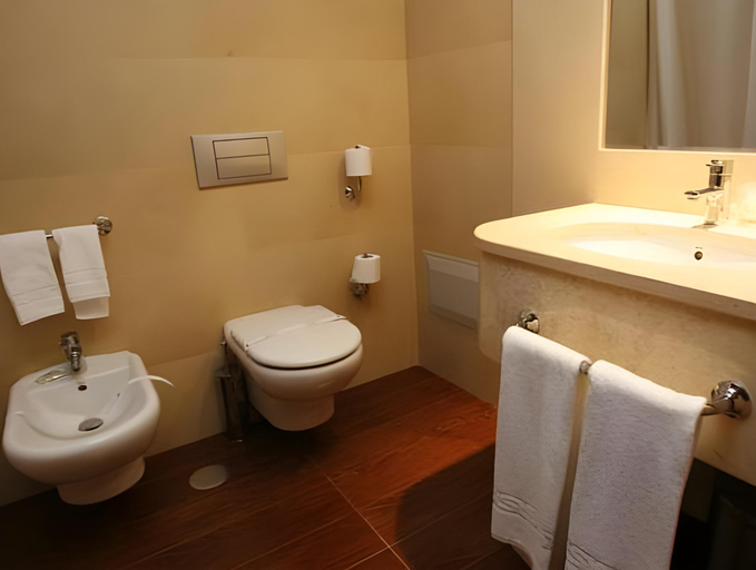 Bathroom 4, ホテル カテドラル, Funchal