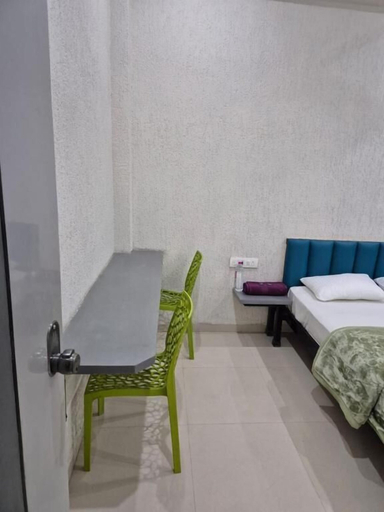 Room 4, HOTEL BLUEBERRY, Jabalpur