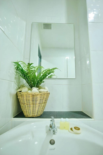 Bathroom 3, To Sleep Poshtel, Don Muang