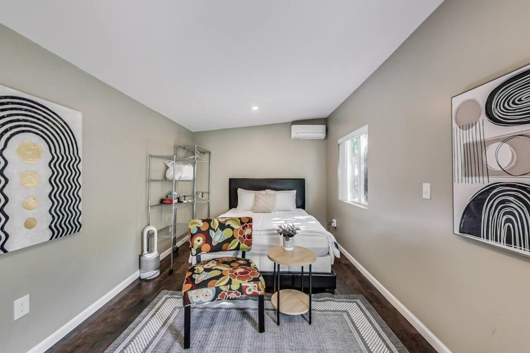 Others 5, West Oakland Charm 5br4ba AC WD, Alameda