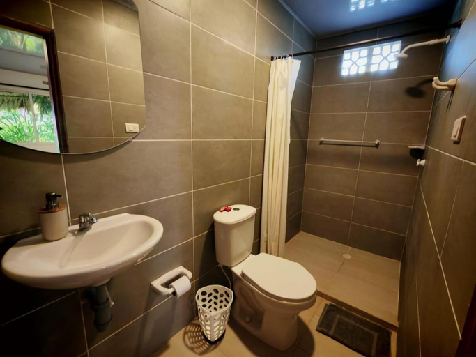 Bathroom 2, Casa el Muelle, Tolú