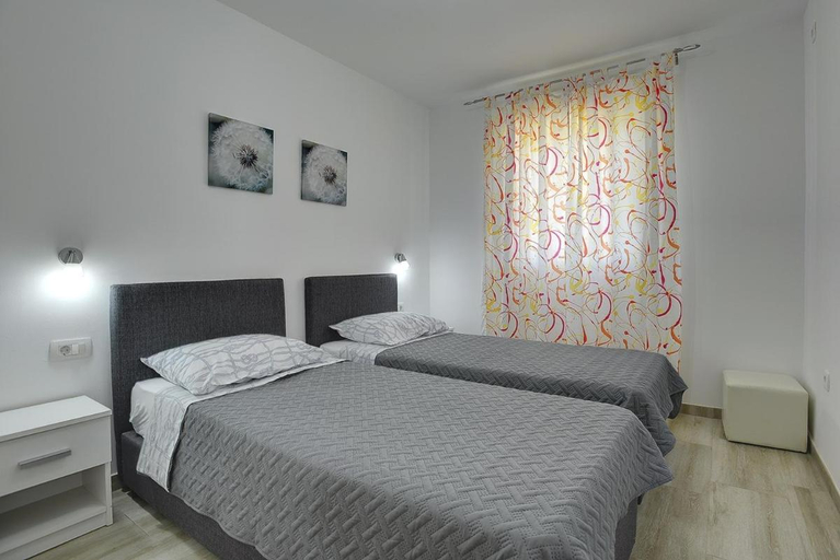 Others 2, Villa in Marcana with Pool and Adriatic Views, Marčana