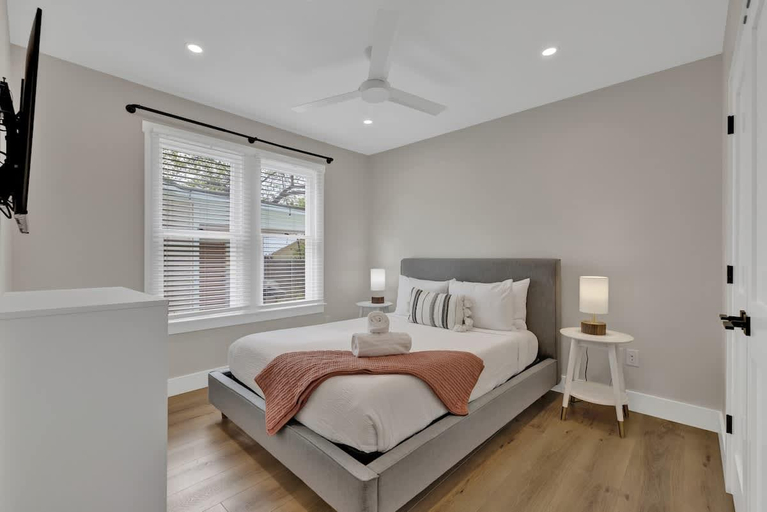 Bedroom 3, The Grove Combo, Gillespie