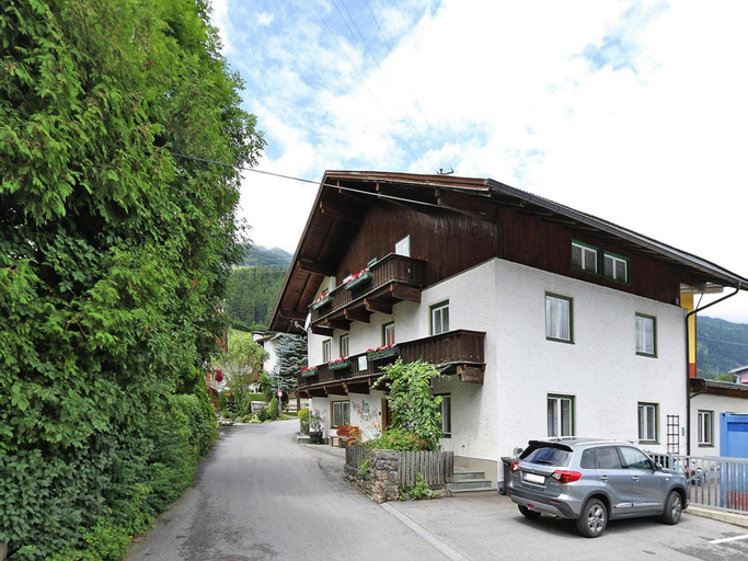 2, Chalet in Fugen Near Spieljochbahn, Schwaz