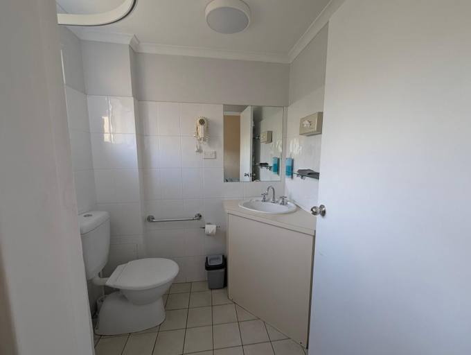 Bathroom 4, Araluen Motor Lodge, Eurobodalla