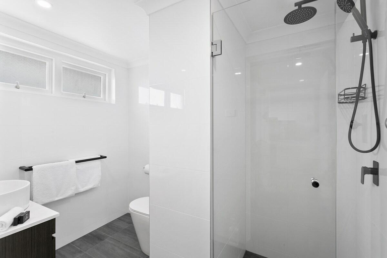 Bathroom, Harbour View 1 Bedroom Apartment, Sydney