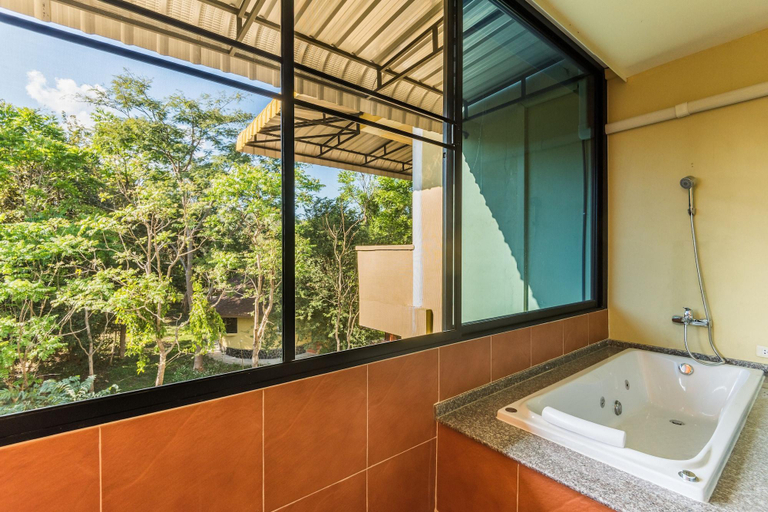 Bathroom 5, Chiang Rai Lake Hill Resort, Muang Chiang Rai