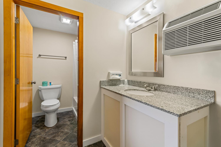 Bathroom 4, Americas Best Value Inn Biddeford Portland, York