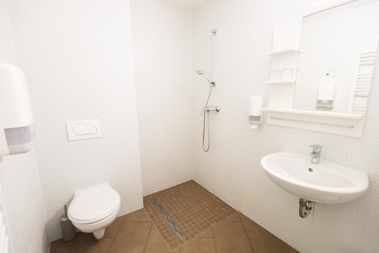 Bathroom 2, Zamardi TOK, Siófok