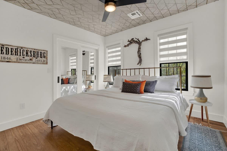 Bedroom 2, Creeks Edge Peaceful Retreat with Firepit, Gillespie