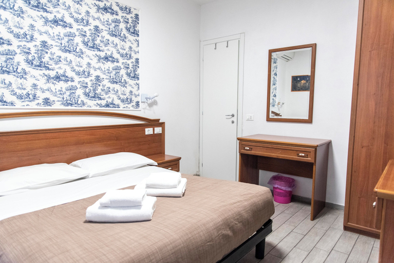 Bedroom 3, Parri Silton, Rome