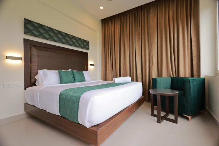 Bedroom 5, Hotel Aavudai Grand, Kanniyakumari