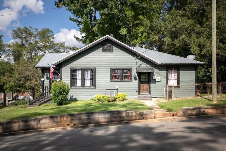 Exterior 2, 4th Ave East Lake Stunner, Jefferson
