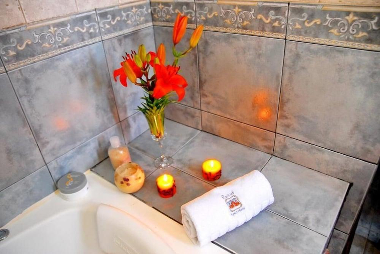 Bathroom 4, Rotui Apart Hotel, Lacar