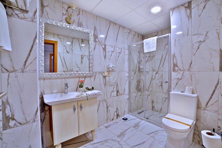 Bathroom 4, The Hera Premium Hotels, Kartal