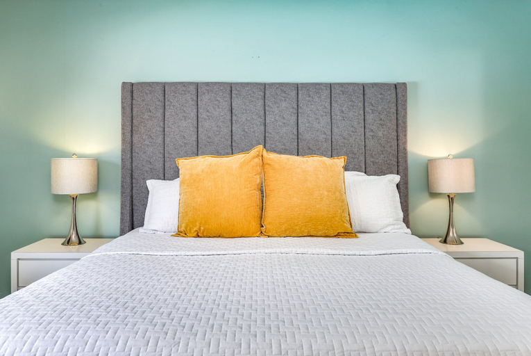 Room 4, Luring Palms Oasis, Riverside