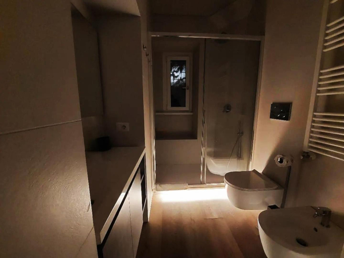 Bathroom 4, Liberty Home, Rome
