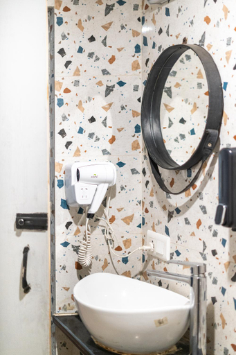 Bathroom 4, AnandMai Ghar - A Homestay in Gwalior, Gwalior
