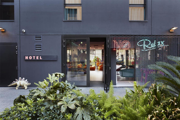 Exterior & Views
